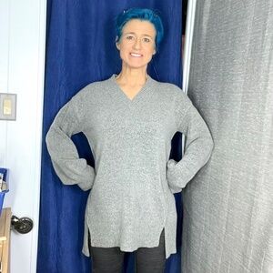 🔥2/$10 |•TIME AND TRU•| Grey V-Neck Balloon Sleeve Sweater Size Large